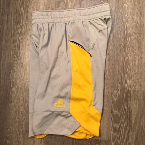 Adidas Essential 3 Running Shorts Mens Size Medium - Picture 4 of 6